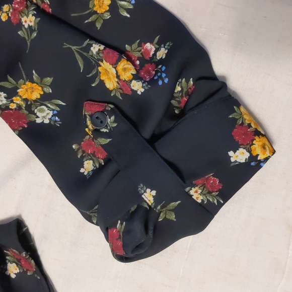 Women's Black/Floral Button Down Top with Cropped Front - Picture 3 of 7